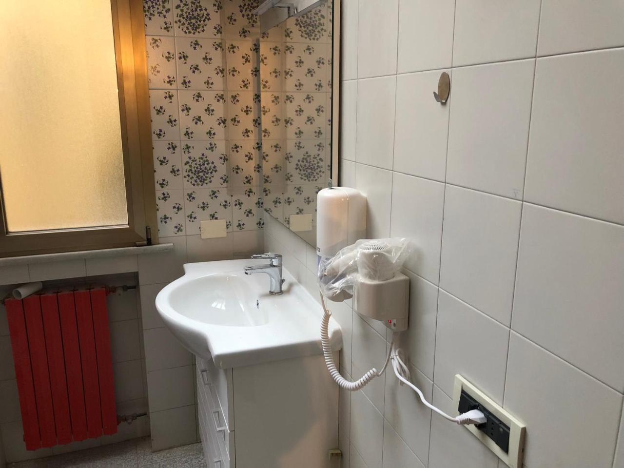 8- Tourist House Bologna - Light House - Self Check-In Appartement Buitenkant foto