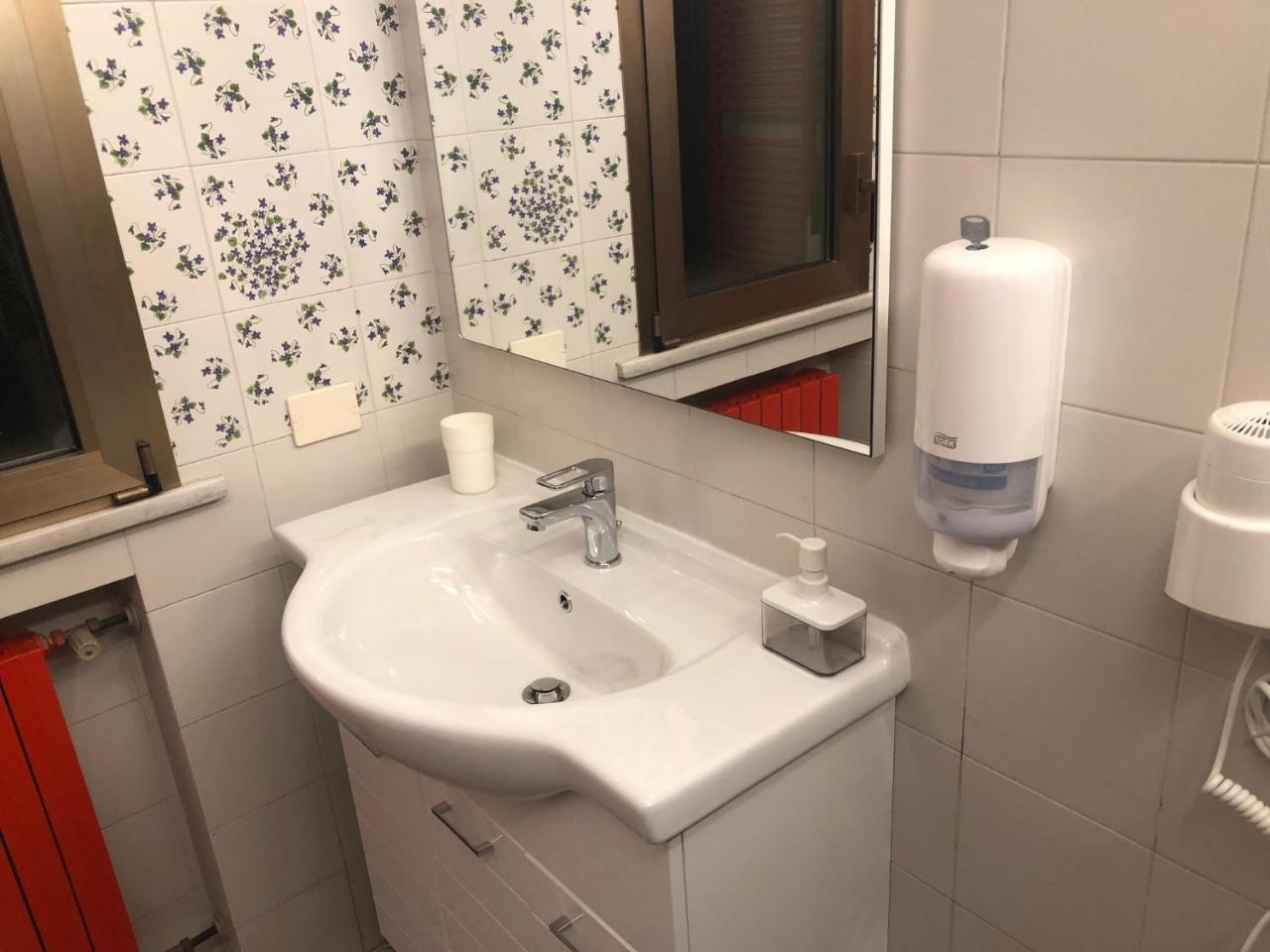 8- Tourist House Bologna - Light House - Self Check-In Appartement Buitenkant foto